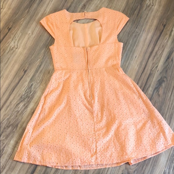 B. Smart peach Dress - Picture 4 of 5